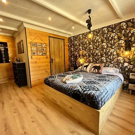 Les 5 Themes Bed & Breakfast