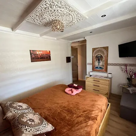 Oda ve Kahvaltı Les 5 Themes 3*